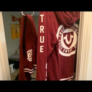 True religion burgundy hoodie and sweatpants.